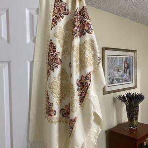 Beautiful wool scarf from Romania